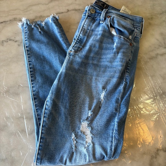 Abercrombie & Fitch Denim - Abercrombie n fitch ripped jeans size 6
